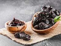Śliwka suszona z pestką